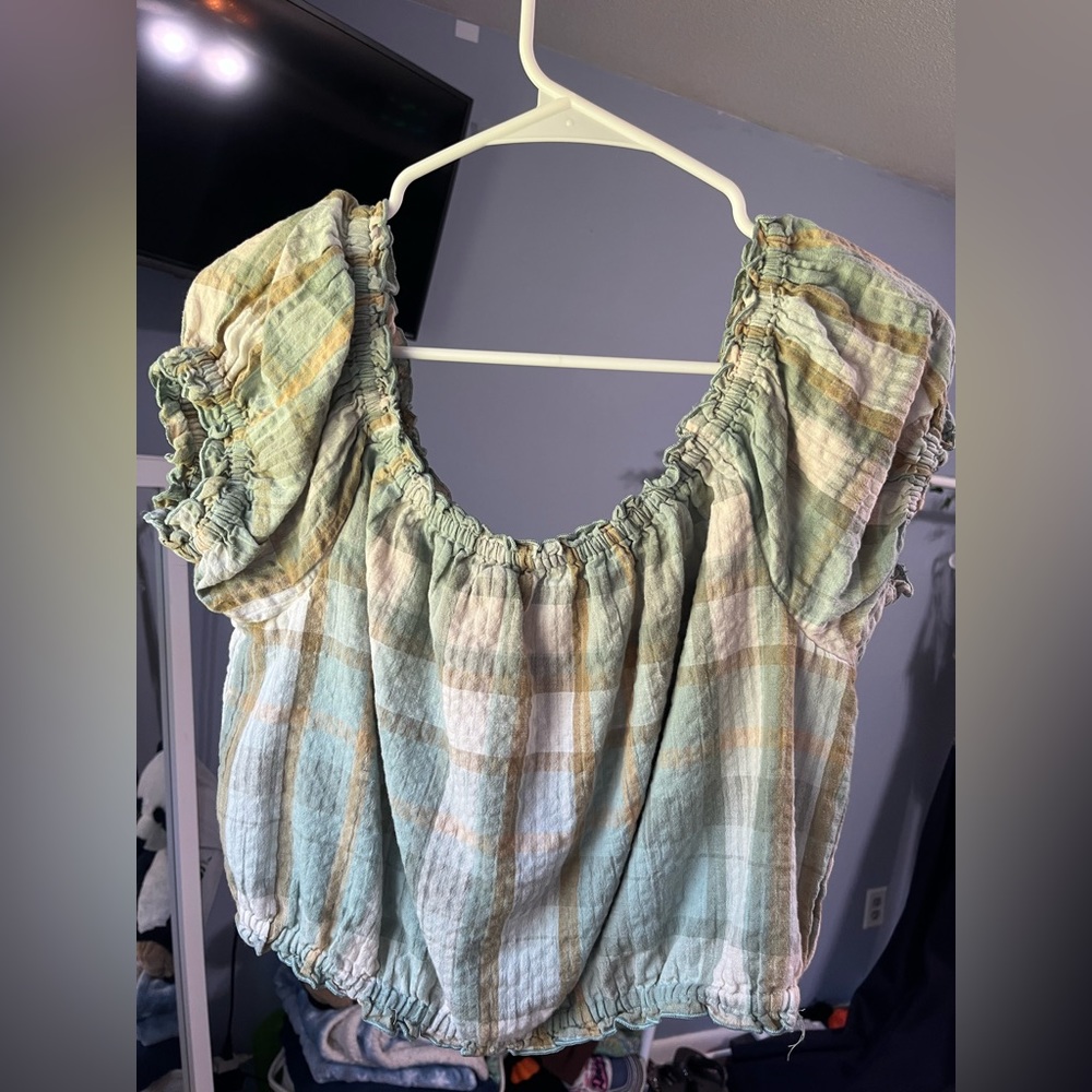 American Eagle off the shoulder or on the shoulder top.